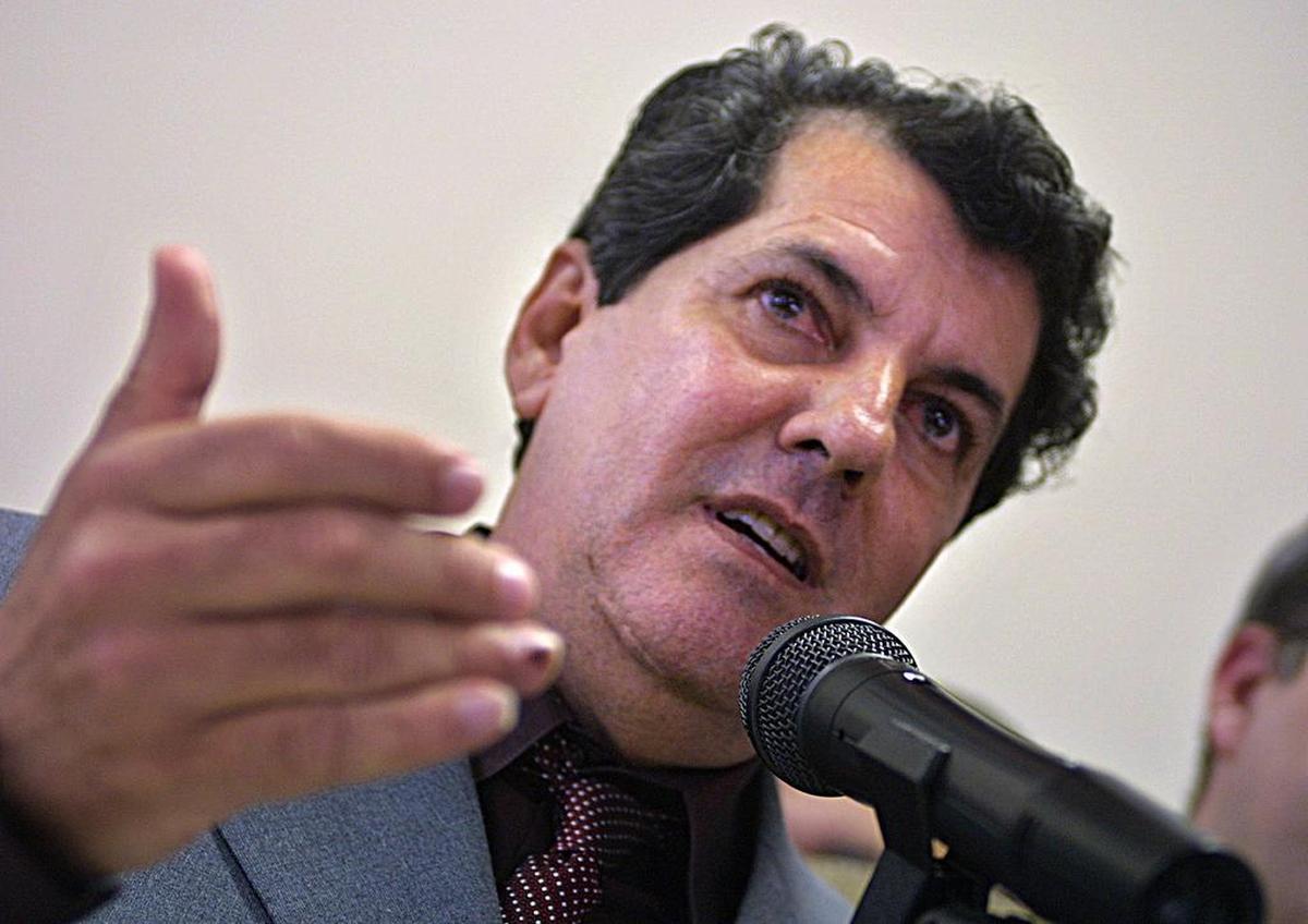Cuban dissident Oswaldo Paya spoke about aspects of the Varela Project with members of Miami’s Cuban-American community in 2003.