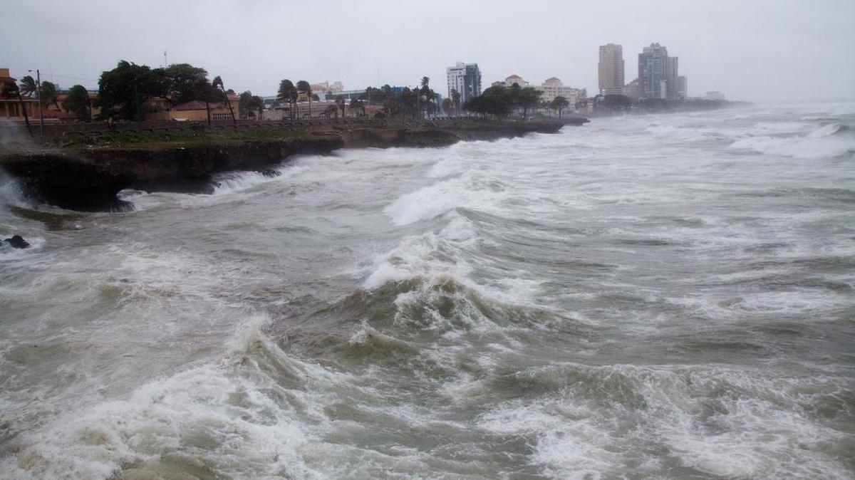 
Cuba decretó este viernes una alerta ciclónica en el oriente de la isla ante el riesgo de fuertes vientos y lluvias por la tormenta tropical Erika, que golpea República Dominicana.
