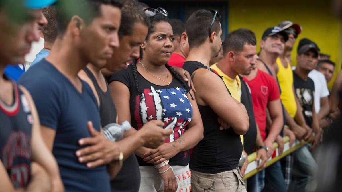 Miles de cubanos que salieron por aire vía Ecuador, están ahora varados en Costa Rica. 