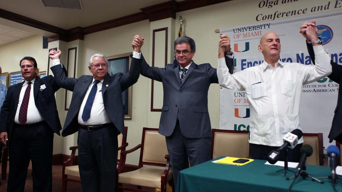 De izquierda a derecha, Augusto Monge, Pedro Peñaranda, Ramón Saúl Sánchez, René Gómez Manzano. Los exiliados cubanos en Miami acusaron al gobierno de Raúl Castro de tener un plan para “asesinar” Guillermo Fariñas.