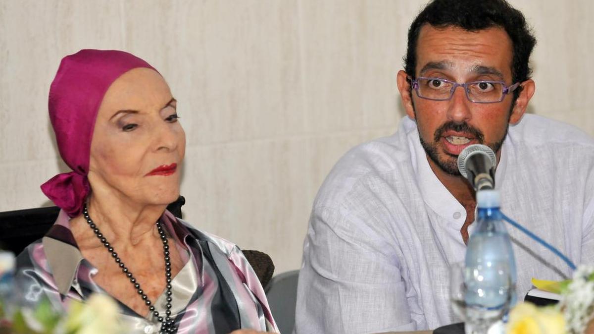 Alicia Alonso junto al agregado cultural de la embajada de España en Cuba, Pablo Platas. Foto de archivo