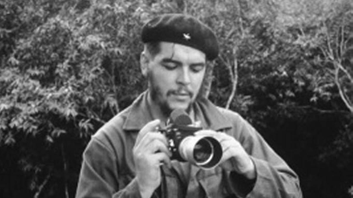 Cartel de la exposición ‘Le Che à Paris’, coordinada por la organización Pachamama, cuyos miembros también integran el grupo Cuba sí Francia.