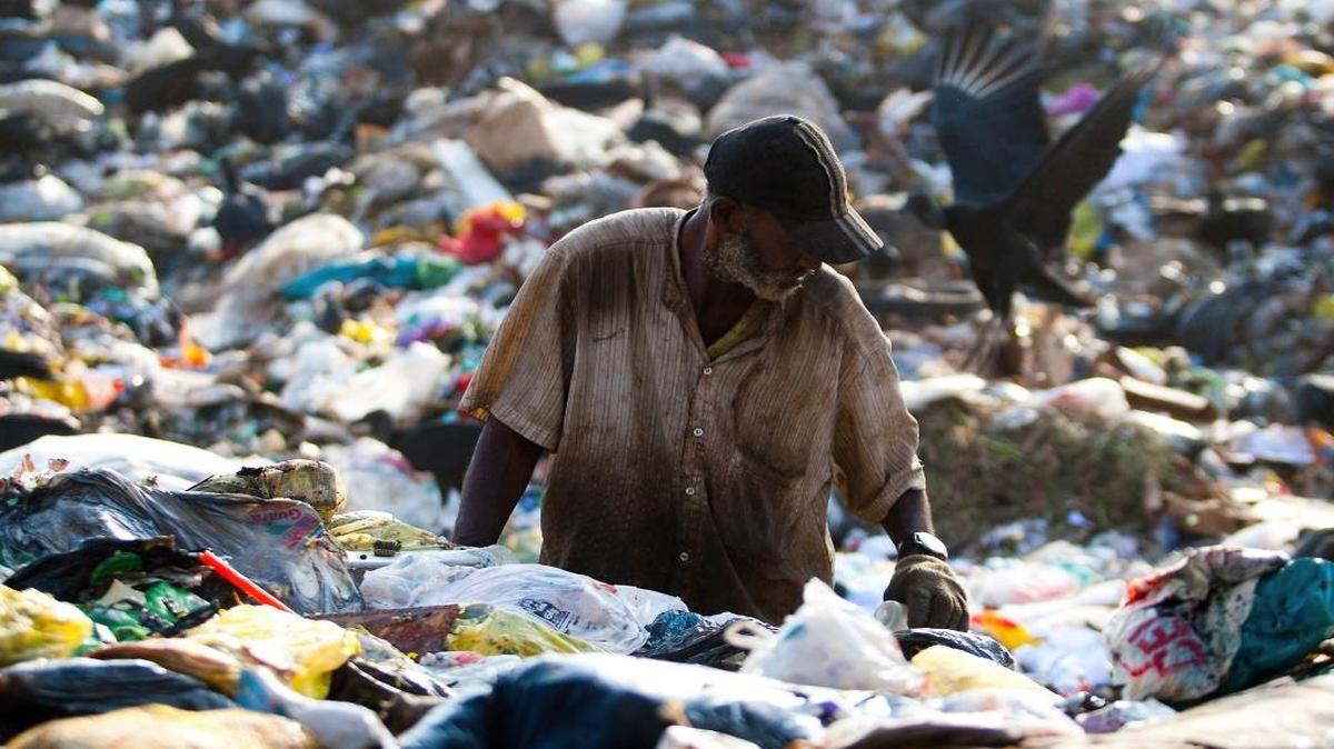 Jardim Gramacho recoge basura para recyclar algo que hace por varias decadas en los basureros de Rio de Janeiro, Brazil.