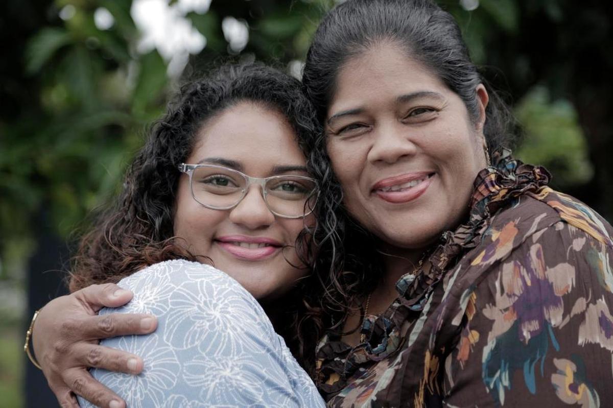 Angela Buendia y su hija Victoria Iglesias.