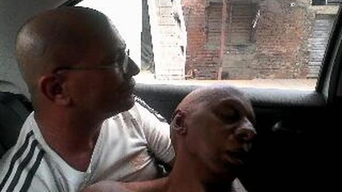 Guillermo Fariñas es trasladado este jueves al hospital tras perder el conocimiento después de ocho días de huelga de hambre.