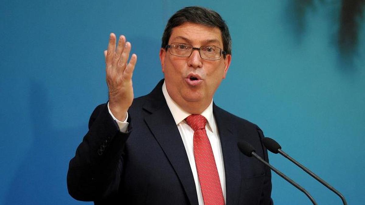 Esta fotografía de archivo tomada el 3 de octubre de 2017 muestra al Ministro de Relaciones Exteriores de Cuba, Bruno Rodríguez hablando durante una conferencia de prensa en el Ministerio de Relaciones Exteriores en La Habana.