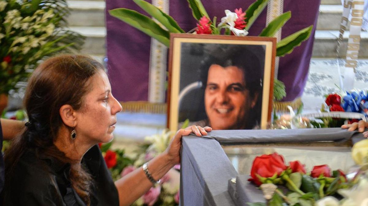 Ofelia Acevedo, viuda del disidente cubano Oswaldo Paya, durante su funeral, el 23 de julio de 2012 en la iglesia Salcador del Mundo en La Habana.