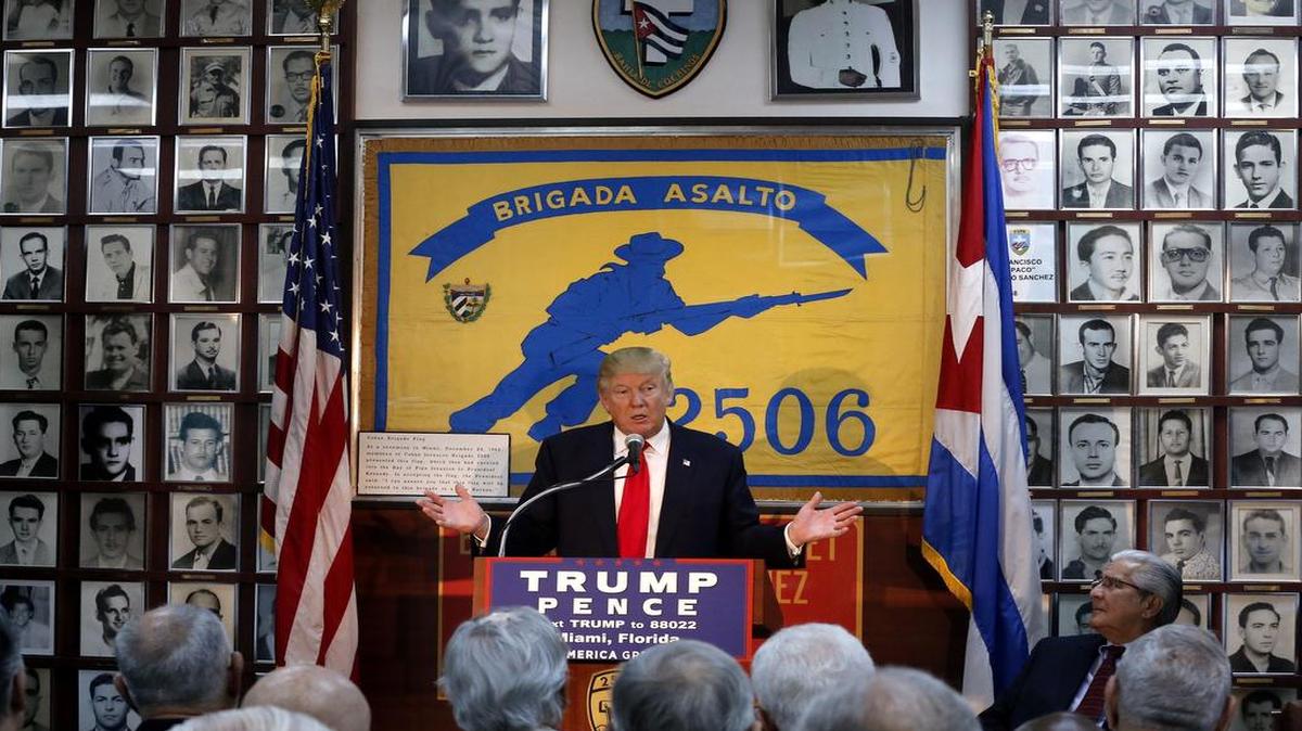Donald Trump durante una reunión con veteranos de la Brigada 2506 en Miami, el 25 de octubre del 2016.