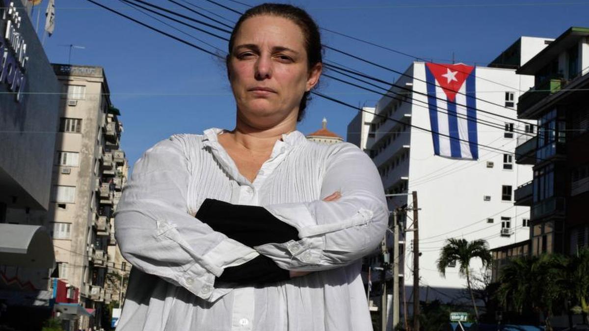 
La artista cubana Tania Bruguera fotografiada el 31 de diciembre del 2014 en La Habana, poco después de ser liberada tras su arresto por intentar montar un performance en la Plaza de la Revolución.
