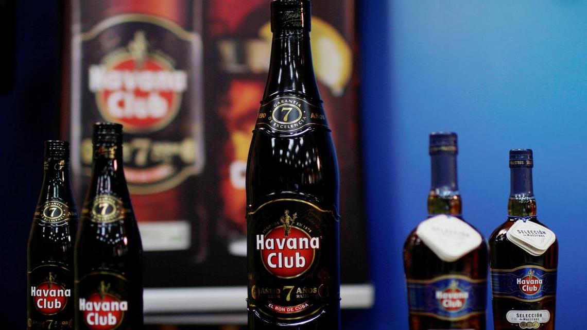 Una muestra de botellas de Havana Club durante una presentación en La Habana en junio del 2012.