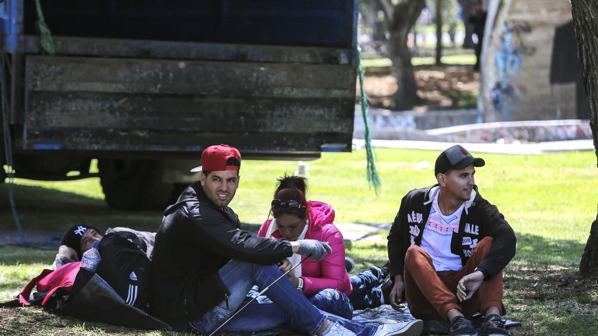 Ciudadanos cubanos que viven en Ecuador y buscan visado humanitario para ir a Estados Unidos, el lunes 27 de junio de 2016, en Quito (Ecuador).