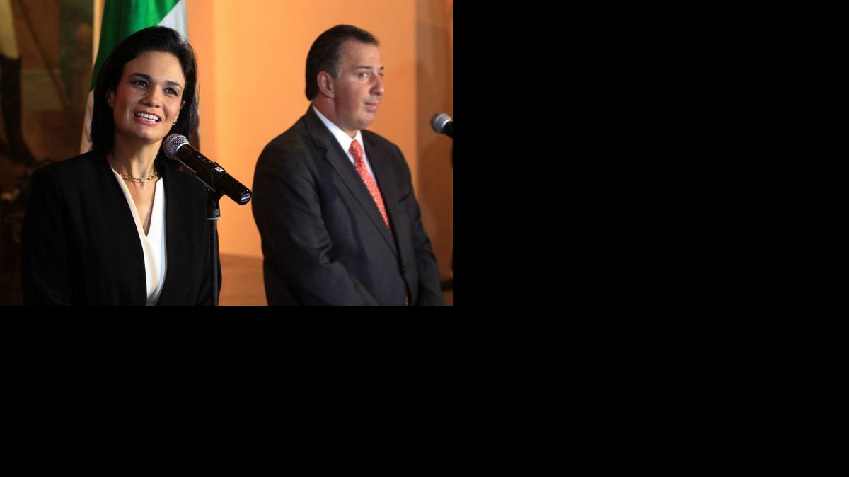 
La canciller y vicepresidenta de Panamá, Isabel De Saint Malo, junto al ministro mexicano de Relaciones Exteriores José Antonio Meade, durante una rueda de prensa el martes en Ciudad de Panamá. 
