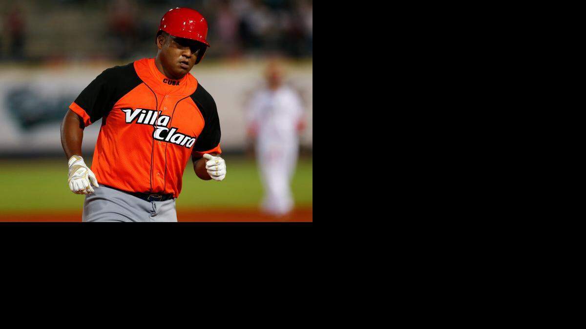 
El jardinero Alfredo Despaigne es uno de los cuatro peloteros autorizados por Cuba para jugar en la liga profesional de Japón. Los otros son el estelar infielder Yulieski Gourriel, el jardinero Frederich Cepeda y el lanzador Héctor Mendoza.


