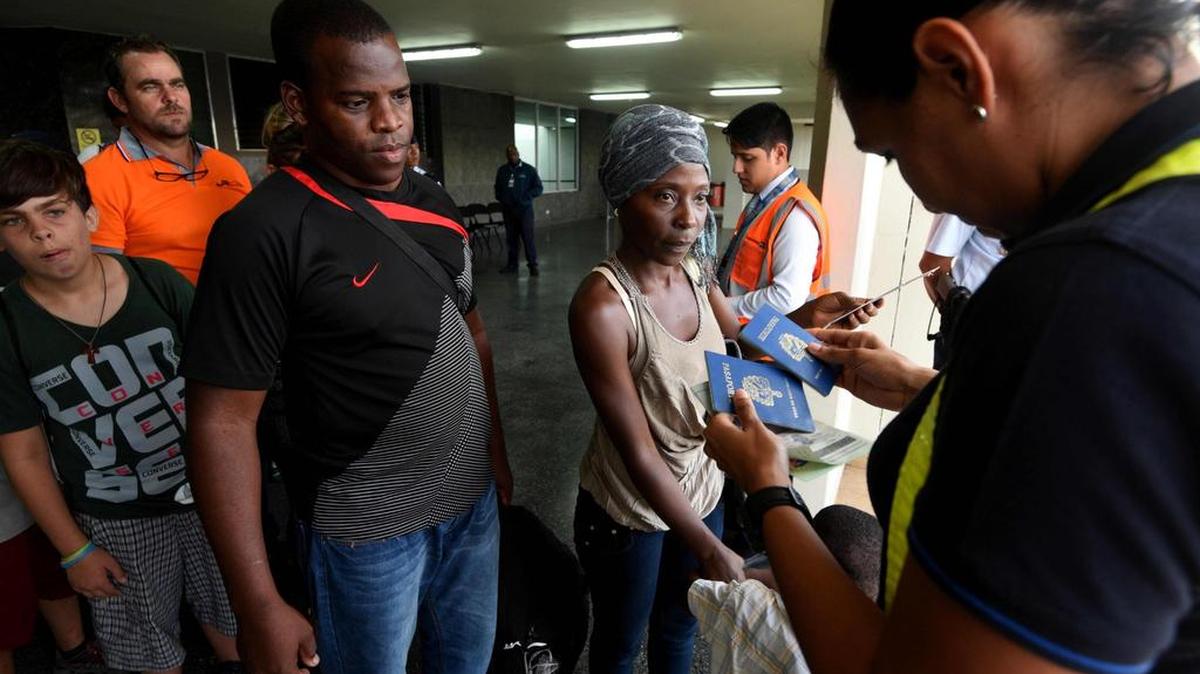 Inmigrantes cubanos se preparan para salir de Ciudad de Panamá con destino a Ciudad Juárez, en México, el 10 de mayo de 2016. Muchos de ellos cruzaron la frontera con Colombia para llegar a Panamá.