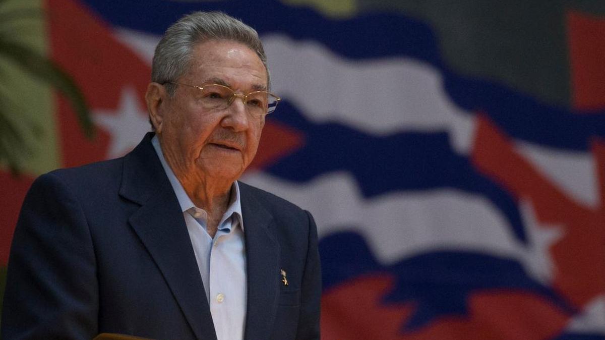 El presidente Raúl Castro dando un discurso durante la apertura del VII Congreso del Partido Comunista de Cuba (PCC) en el Palacio de Convenciones de La Habana, el 16 de abril de 2016.