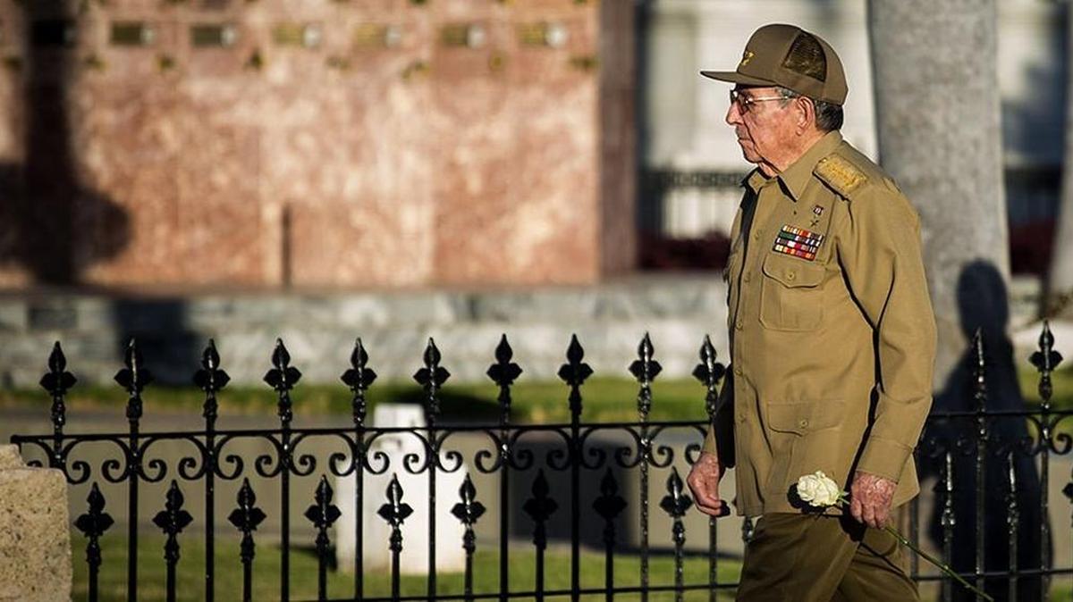 Raúl Castro, durante un homenaje a su hermano, el fallecido líder cubano Fidel Castro el 4 de diciembre de 2017, en el cementerio de Santa Ifigenia, en Santiago de Cuba. El gobernante cubano anunció su retiro en febrero del 2018.
