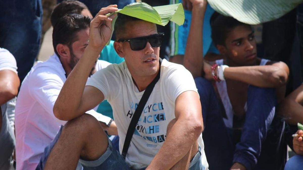 Cientos de cubanos están varados en Paso Canoas, puesto fronterizo entre Costa Rica y Panamá.