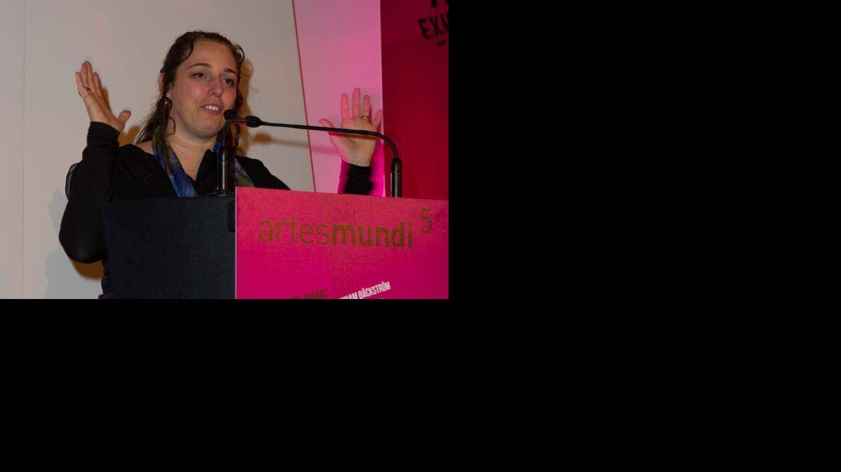 
La artistacubana Tania Bruguera hizo una invitación pública para un conversatorio en su casa el pasado viernes y convidó, por correo electrónico, a funcionarios del Ministerio de Cultura, para que explicaran los argumentos oficialistas vertidos sobre su persona. 
