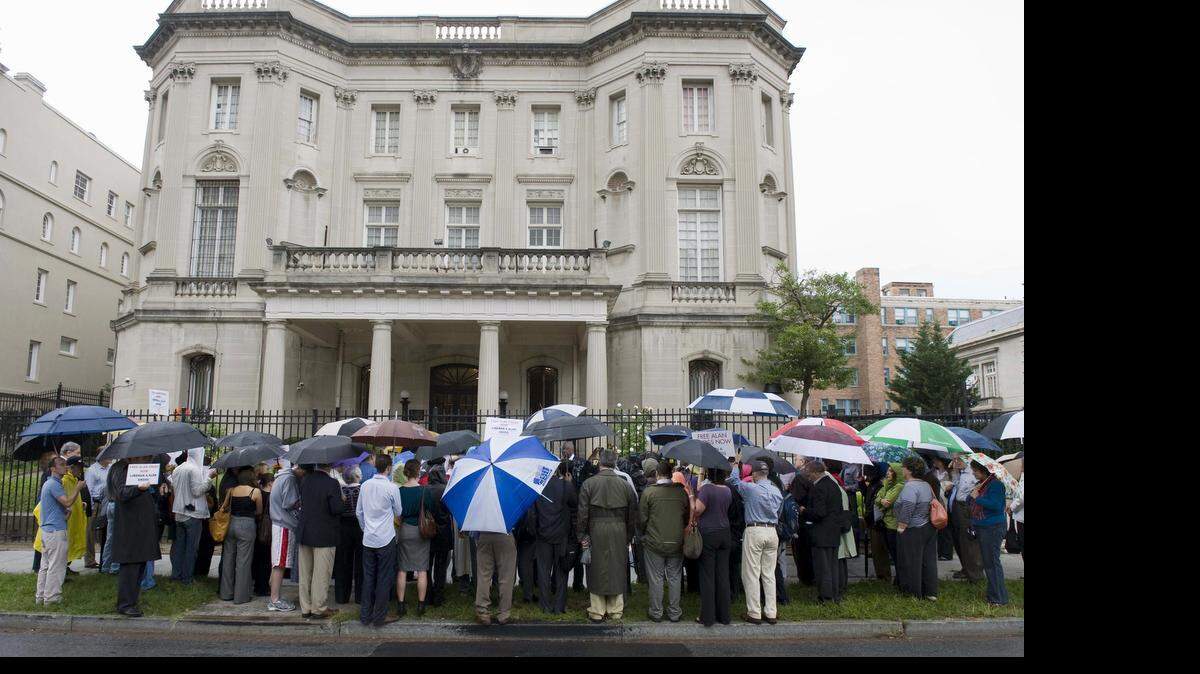 La fachada de la Sección de Intereses de Cuba en Washington, el viernes 23 de septiembre de 2011.
