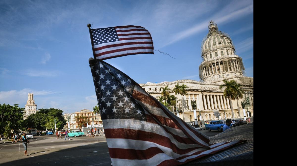 
El centro de estudios Brookings Institution acogió el martes en Washington un inédito encuentro de economistas cubanos y expertos estadounidenses para analizar los efectos del progresivo e histórico camino en la isla hacia el libre mercado.
