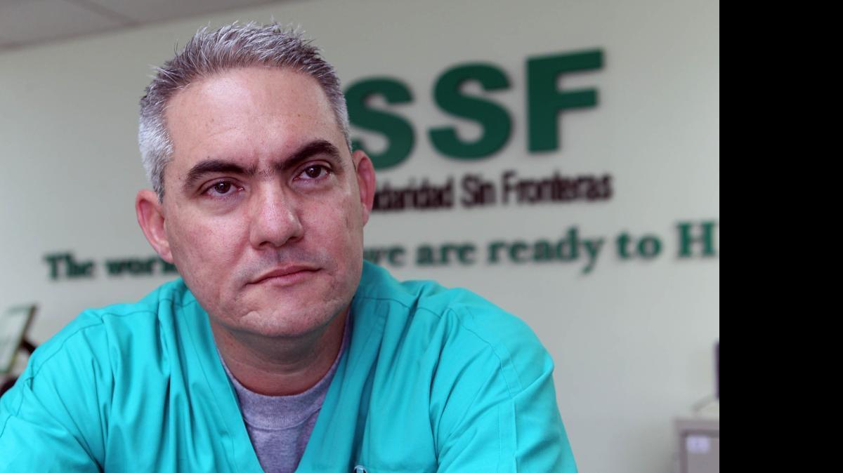 
El doctor Julio César Alfonso, presidente de Solidaridad sin Fronteras, en una entrevista con el Nuevo Herald en junio del 2015.
