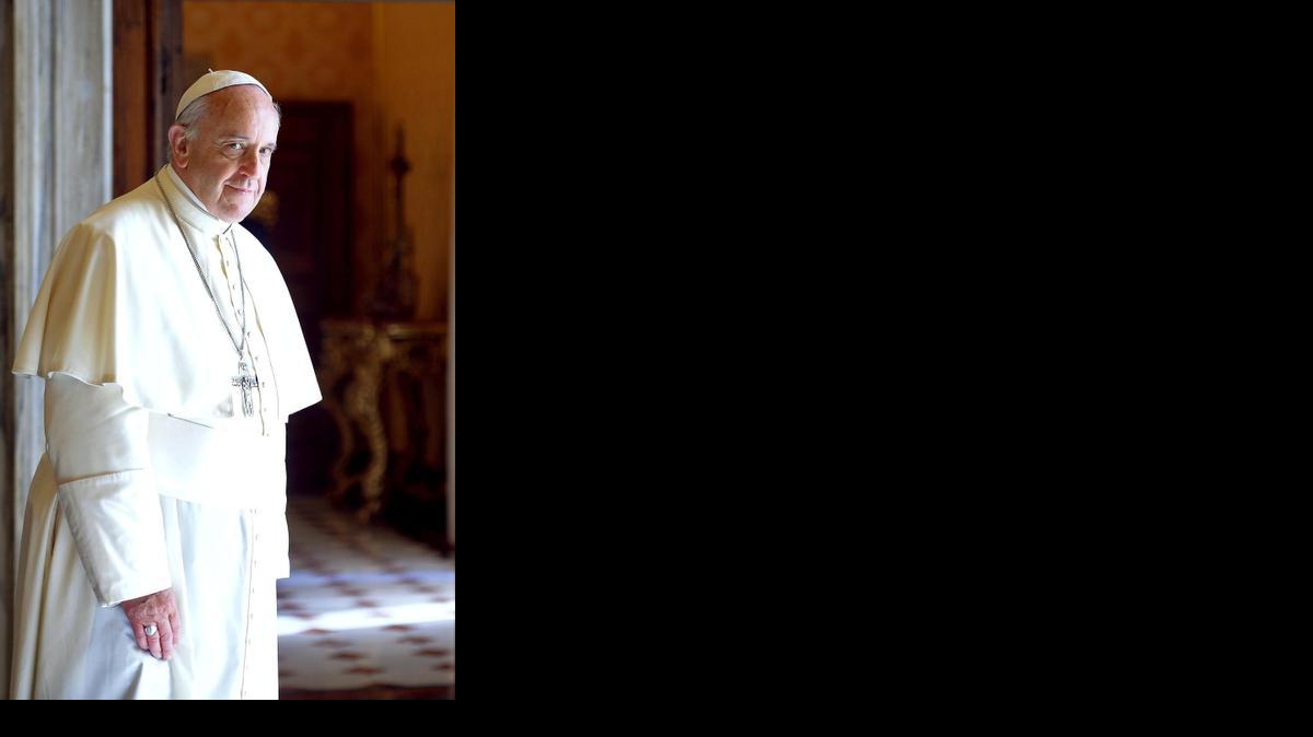 
El papa Francisco tras recibir al primer ministro de Andorra, Antoni Marti, en el palacio apostólico del Vaticano, 5 de septiembre.
