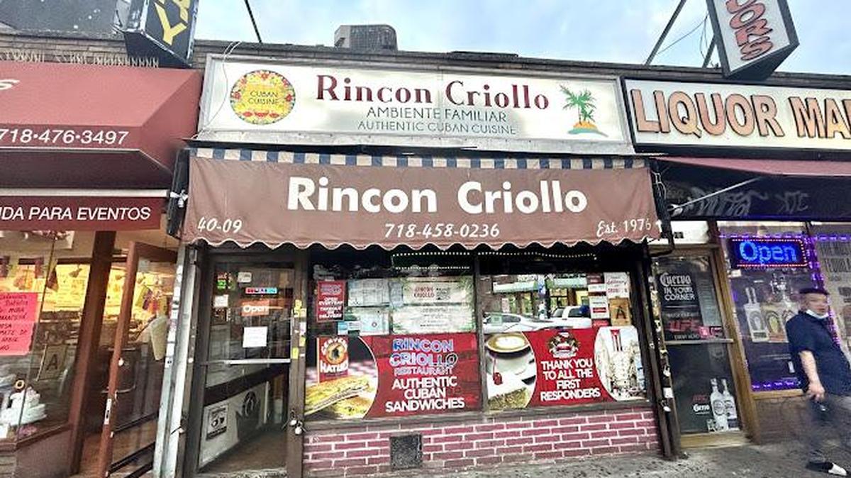 Un local acogedor y familiar en el vecindario de Corona, en Queens, que ven ahora con tristeza cómo “Rincón Criollo” cerrará, impactado aún por efectos de la pandemia.