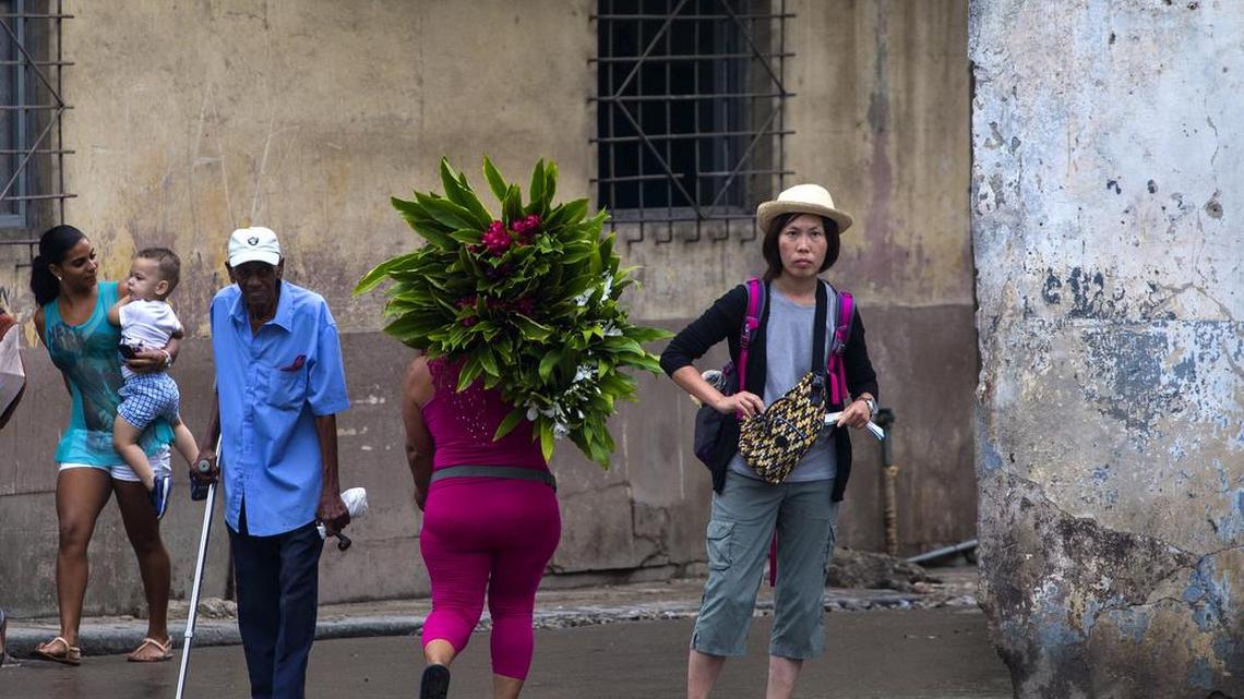 
Los dos países acordaron poner en marcha este diálogo entre gobiernos y empresas cuando el canciller japonés, Fumio Kishida, visitó Cuba en mayo.
