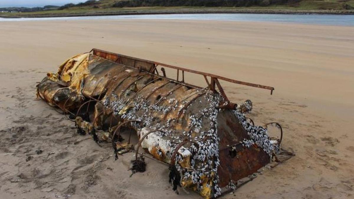 La balsa construida en Cuba apareció en la playa de Cliffoney, en el condado irlandés de Sligo. El viaje de la balsa por el Atlántico pudo durar meses o años.