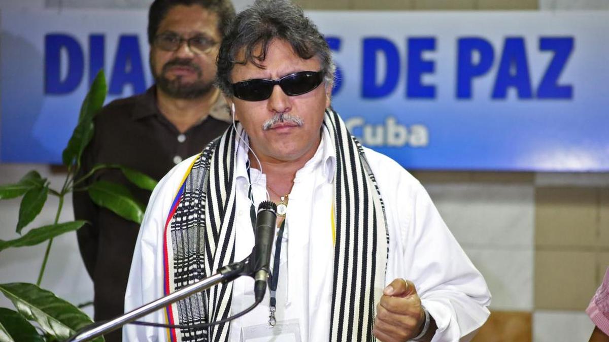 
 Jesús Santrich lee un comunicado el 18 de junio en La Habana, Cuba.
