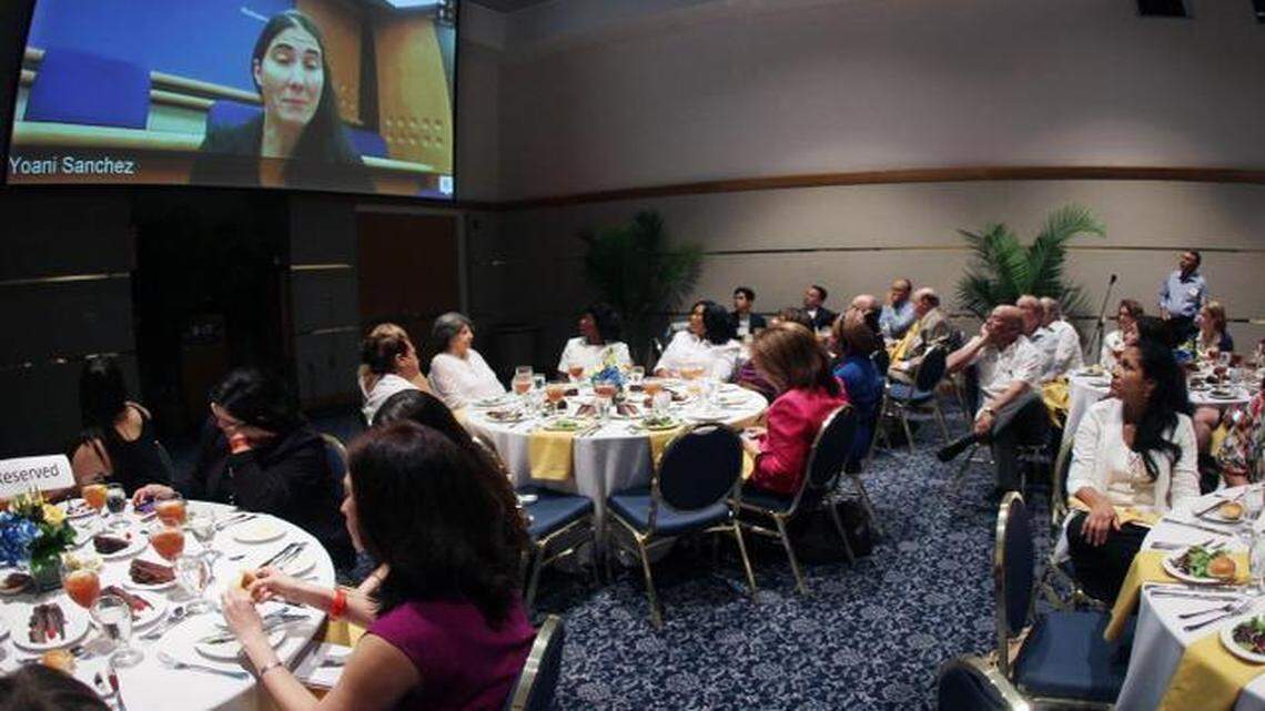 
Yoani Sánchez participó mediante video de la conferencia sobre “Las Mujeres y los Derechos Humanos en Latinomérica y El Caribe, realizada en la Universidad Internacional de la Florida (FIU).
