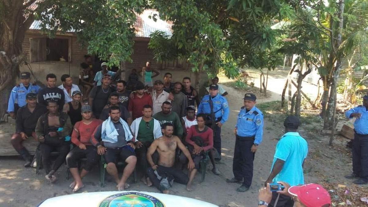 Un grupo de cubanos en la población de Iriona, en Honduras en esta foto del 5 de mayo del 2016. 