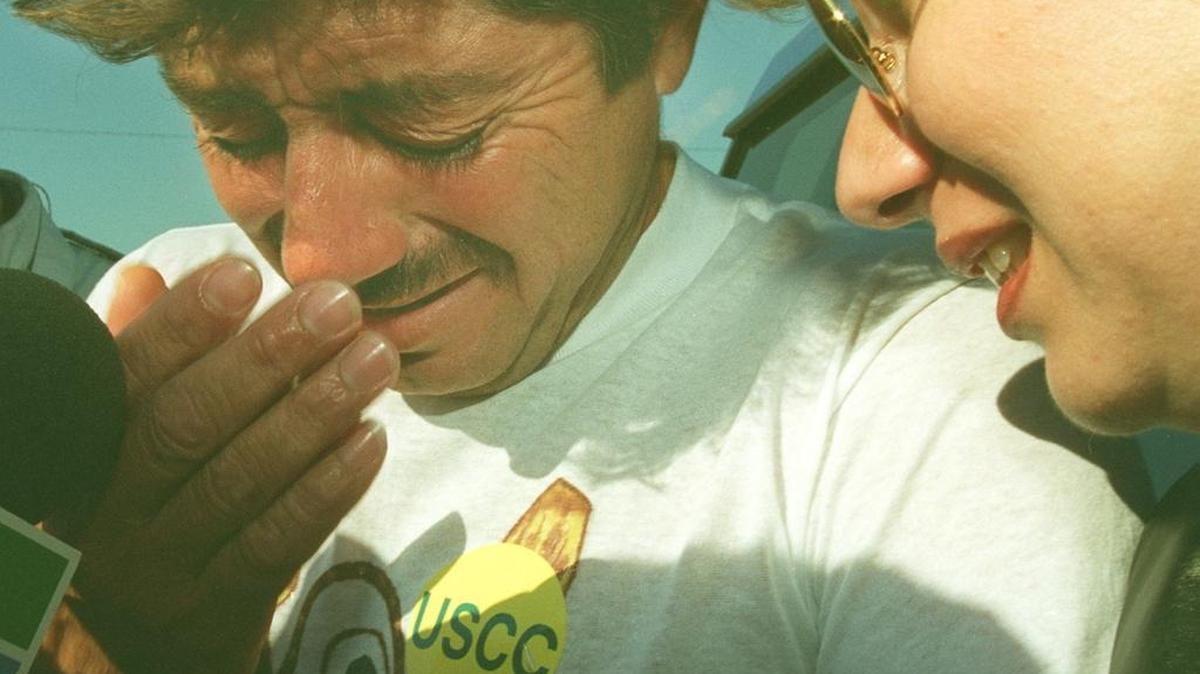 Sergio Perodin, sobreviviente del Remolcador 13 de Marzo, en el que perdió a su esposa y a su hijo mayor, en una foto de 1995.