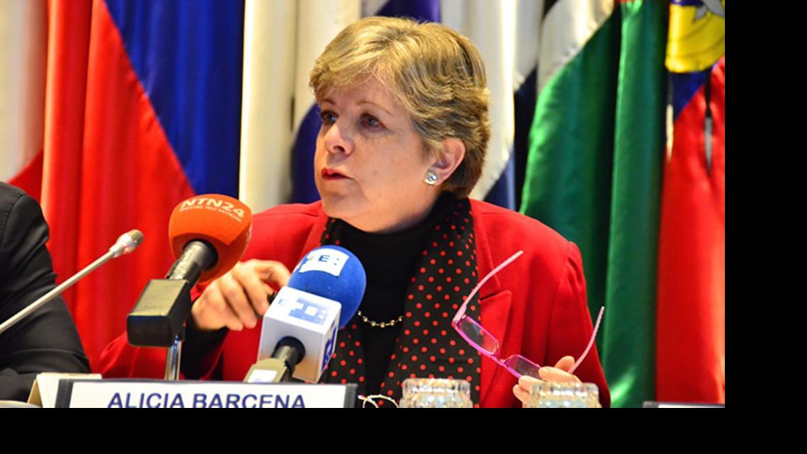 
La secretaria ejecutiva de la Cepal, Alicia Bárcena, presentó el miércoles en Santiago un informe con la proyección de crecimiento económico para Latinoamérica y en el caso de Cuba contempla un alza del PIB del 3.0%. 

