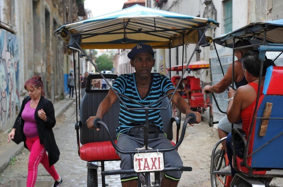 José Antonio Torres se graduó como enfermero intensivista, el dejó su trabajo para conducir un carrito de bicicleta.
