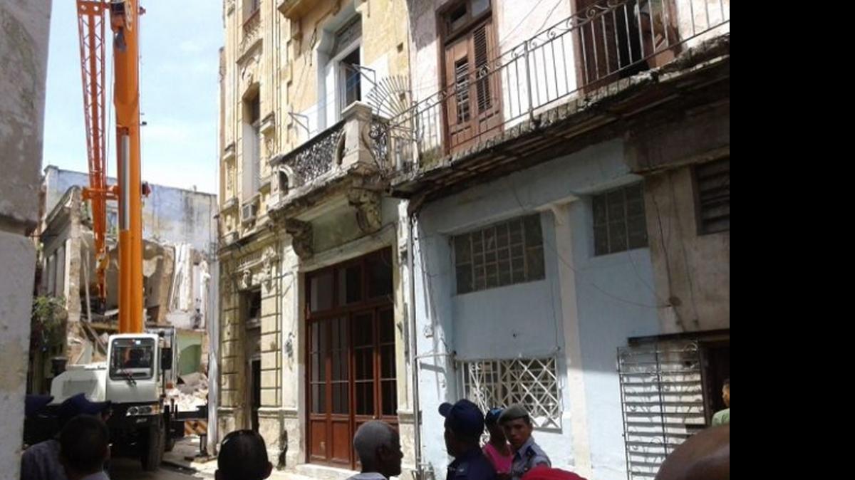 
Vista general de la zona en La Habana donde se produjo el derrumbe, el miércoles. 
