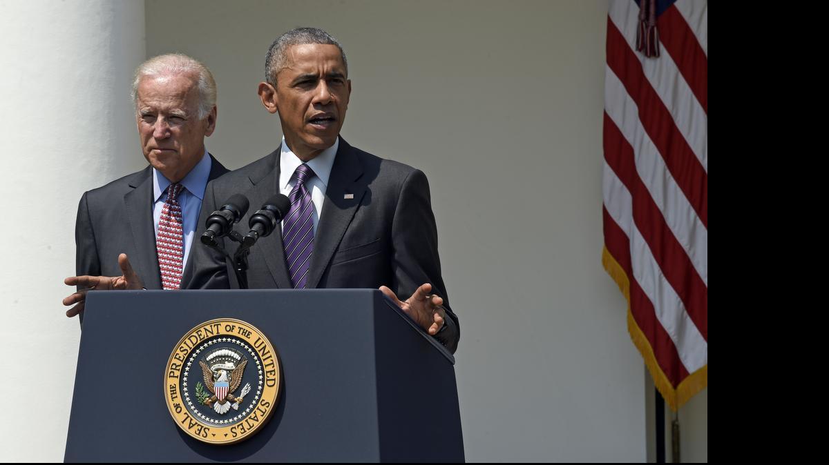 
El presidente Barack Obama anuncia el restablecimiento oficial de las relaciones diplomáticas con Cuba, el miércoles 1ro de julio en la Casa Blanca, Washington. Lo acompaña el vicepresidente Joe Biden. 

