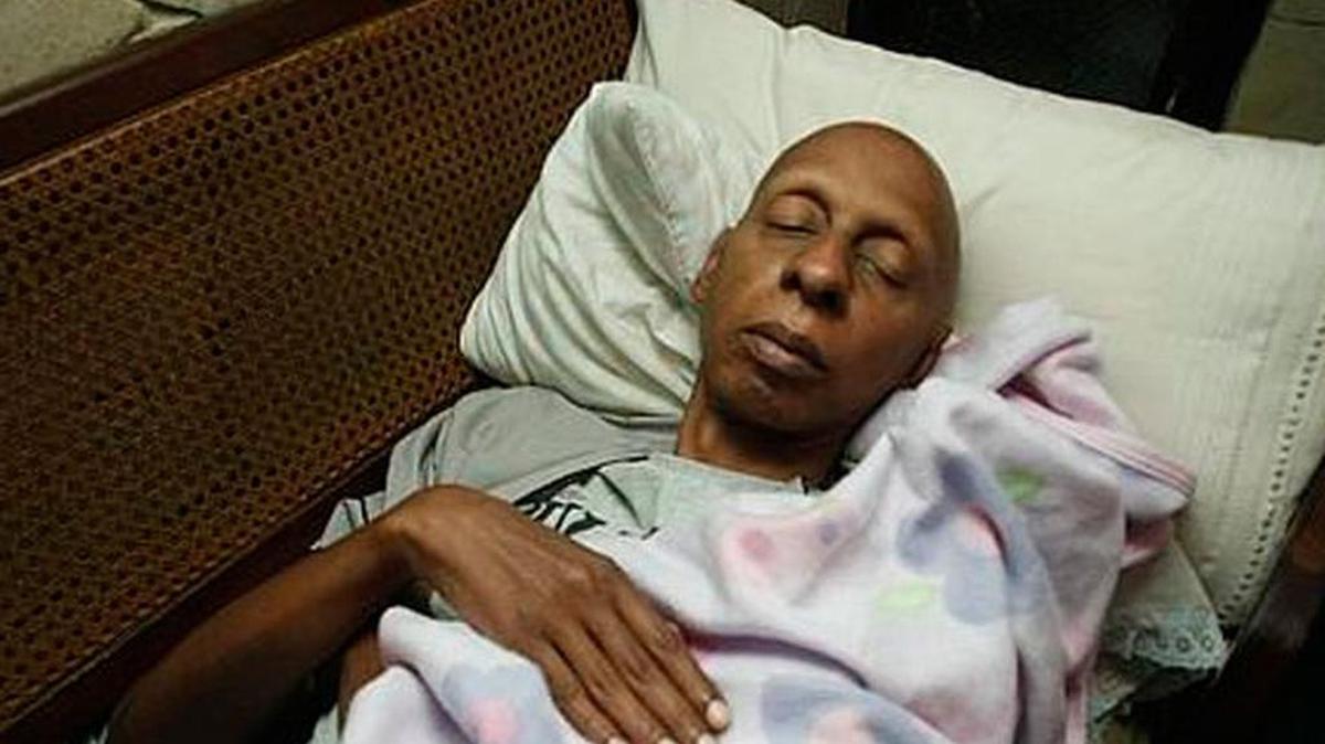 El opositor cubano Guillermo Fariñas se encuentra en huelga de hambre y sed y ha tenido que ser asistido en el hospital de Santa Clara, a finales de julio. 