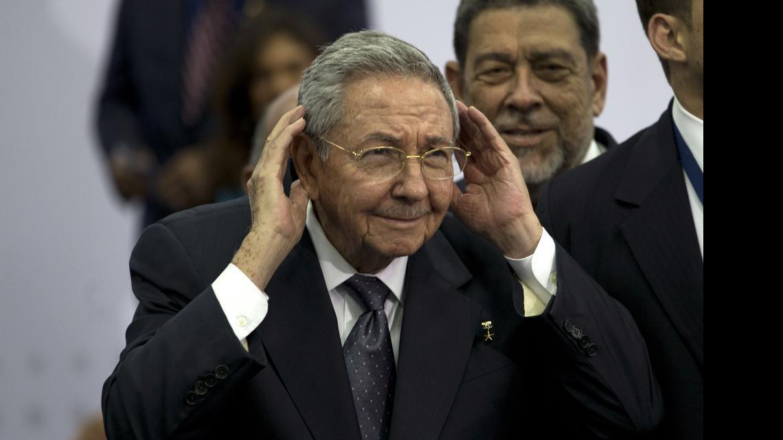 
El presidente de Estados Unidos, Barack Obama, bromeó sobre su política hacia Cuba y sobre la presencia en Washington de los hermanos Castro. 
