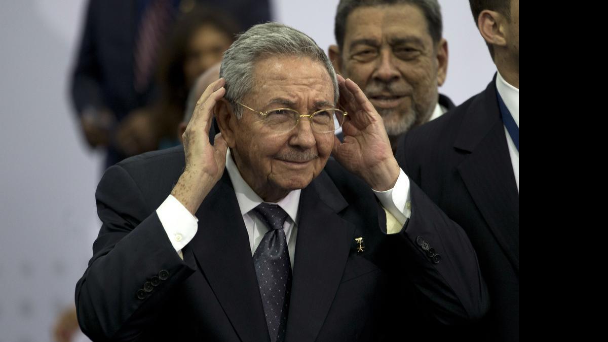 
El presidente de Estados Unidos, Barack Obama, bromeó sobre su política hacia Cuba y sobre la presencia en Washington de los hermanos Castro. 
