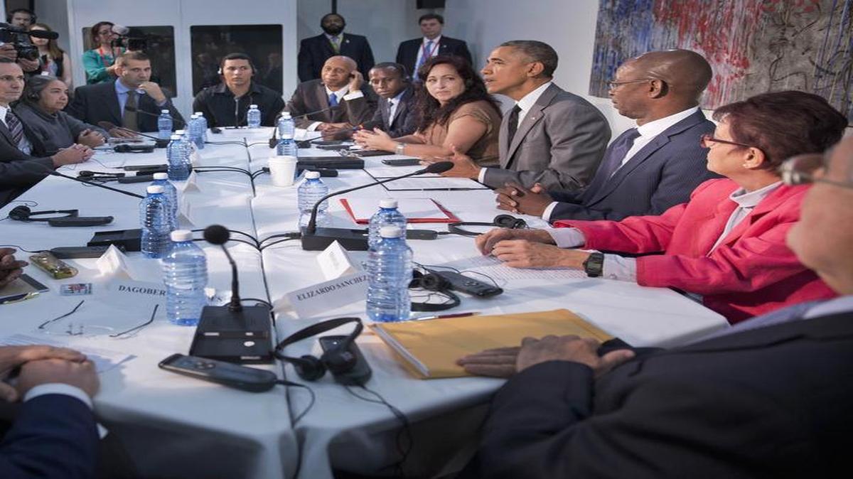 El presidente Barack Obama durante su reunión con opositores cubanos el 22 de marzo del 2016 en La Habana. En la reunión participaron, de izquierda a derecha, Dagoberto Valdés, Berta Soler, Laritza Diversent, José Daniel Ferrer, Juana Mora Cedeño, Antonio Rodiles Angel Yunier Remón, Guillermo 'Coco Fariñas', Nelson Álvarez Matute, Miriam Celaya González, Manuel Cuesta Morúa, Miriam Leiva Viamonte y Elizardo Sánchez.