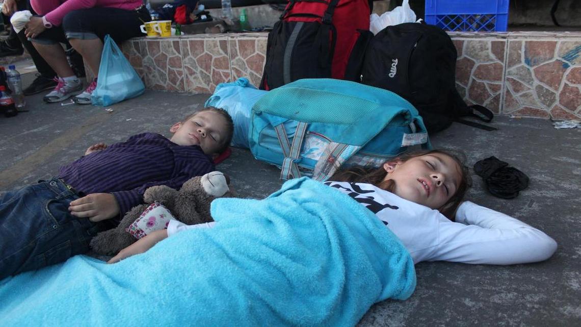 Niños cubanos que permanecen junto a sus padres en Panamá a la esperar de proseguir la ruta hacia Estados Unidos