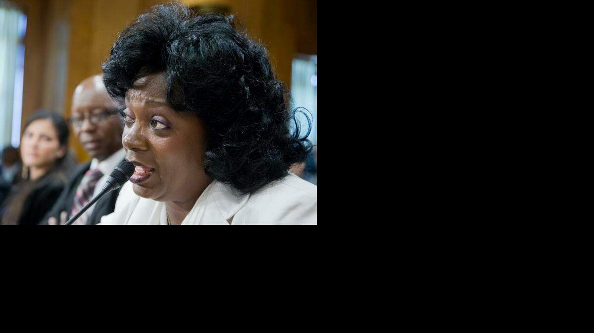 
Berta Soler, presidenta de las Damas de Blanco; Rosa María Payá, del Movimiento Liberación Cristiana Cubana e hija del difunto disidente Oswaldo Payá Sardiñas, y Manuel Cuesta Morúa, vocero de Arco Progresista y coordinador de Nuevo País, testifican durante una audiencia del Subcomité de Relaciones Internacionales para el Hemisferio Occidental del Senado, celebrada el 3 de febrero de 2015, en Washington DC. El comité escuchó los testimonios sobre el impacto de los cambios de las políticas de EEUU en Cuba.
