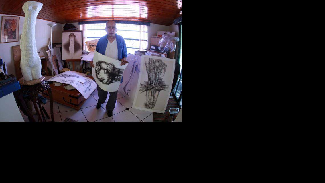 
El escultor Roberto Estopiñán en su taller en marzo del 2011. 
