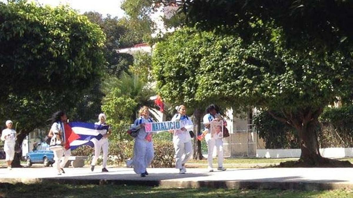 Damas de Blanco rinden homenaje en La Habana al 68 aniversario del natalicio de Laura Pollán.