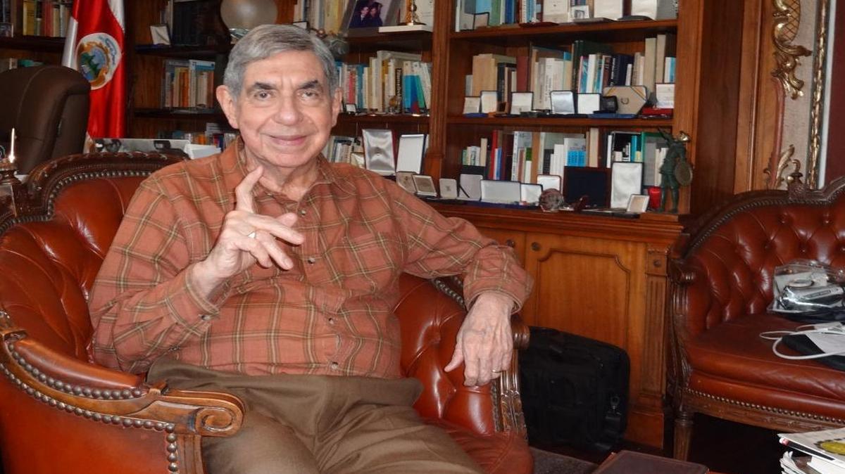 El ex presidente costarricense Oscar Arias en entrevista con el Nuevo Herald en su casa de San José.