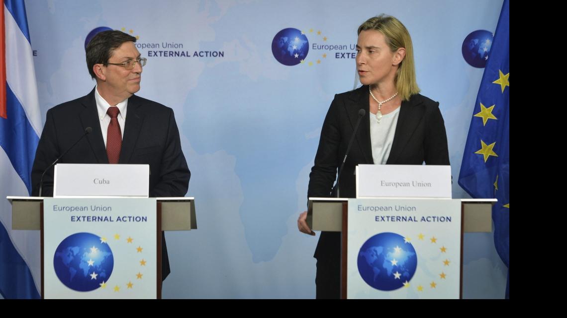 
La representante de Política Exterior de la UE, Federica Mogherini, y el canciller de Cuba, Bruno Rodríguez, durante una rueda de prensa tras su encuentro bilateral celebrado en Bruselas, el miércoles.
