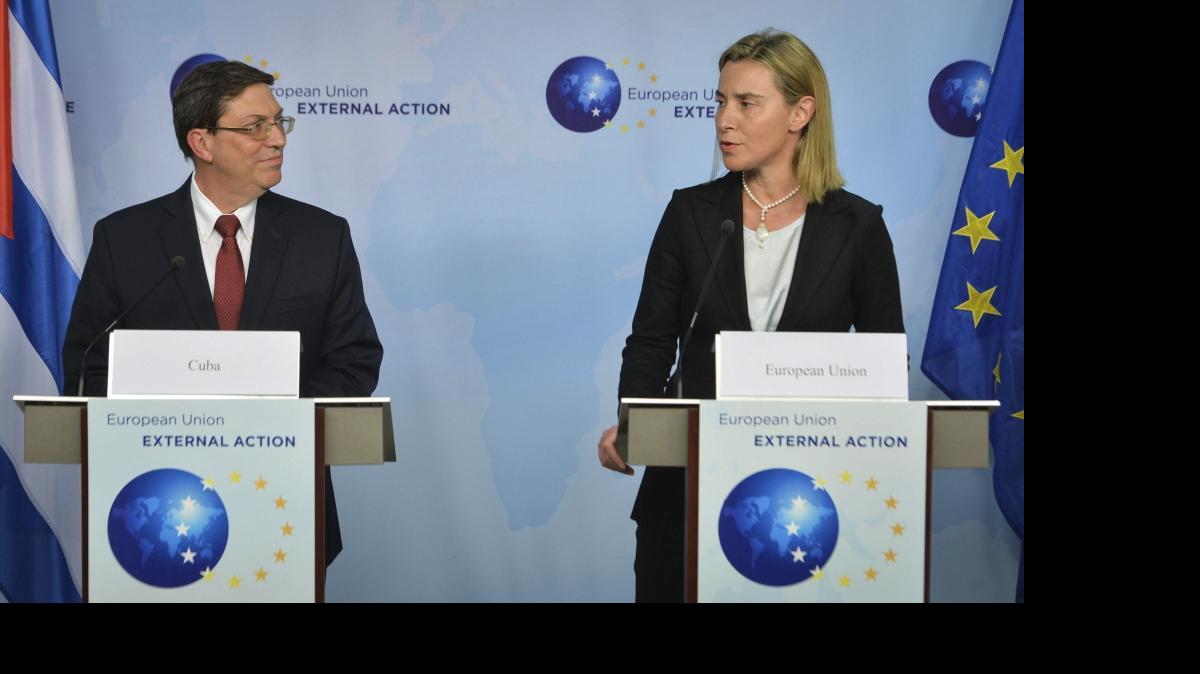 
La representante de Política Exterior de la UE, Federica Mogherini, y el canciller de Cuba, Bruno Rodríguez, durante una rueda de prensa tras su encuentro bilateral celebrado en Bruselas, el miércoles.
