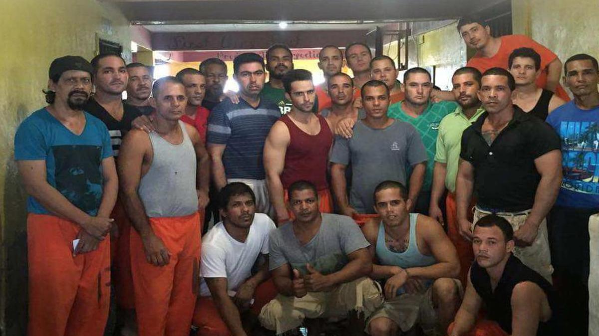 Esta foto sin fecha muestra a una parte del grupo de cubanos que se encuentra en la cárcel de Hattieville, Belice, por haber entrado al país sin permiso.