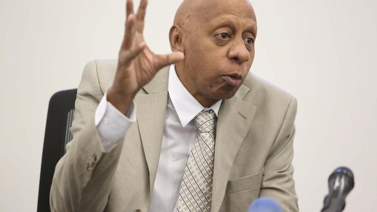 Guillermo 'Coco' Fariñas habla durante una rueda de prensa de la FNCA en Miami.